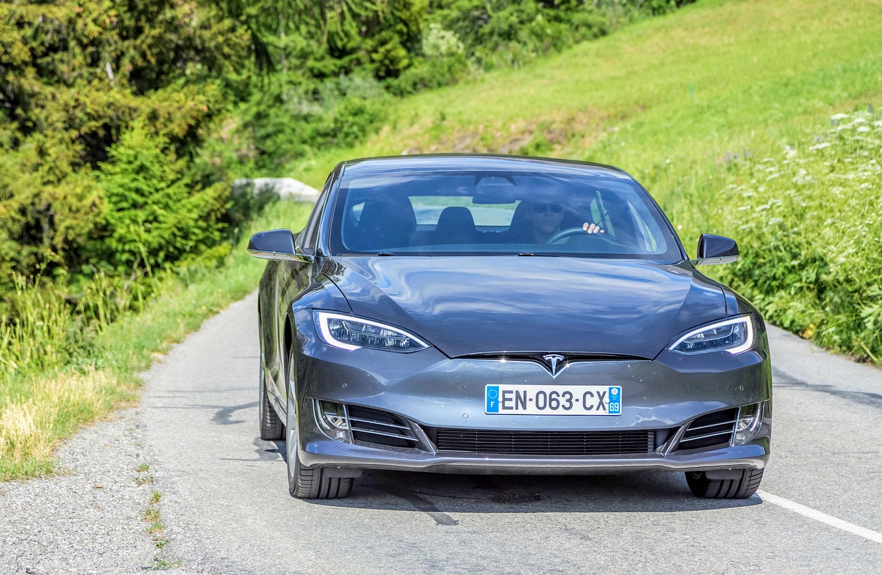 Tesla bilvask Tønsberg – slik vasker du Model 3 og Model Y trygt (2026)